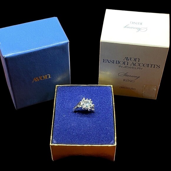 Vtg 1974 Avon Ring Starsong Clear Blue Rhinestones Silvertone Medium w Box - Picture 6 of 8